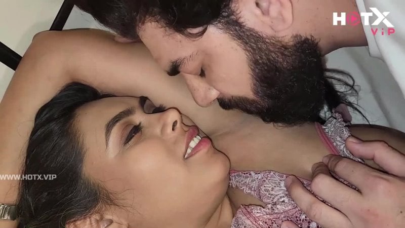 Die schöne indische Stiefmutter überzeugte ihren Stiefsohn, Sex mit ihrem Hotx zu haben